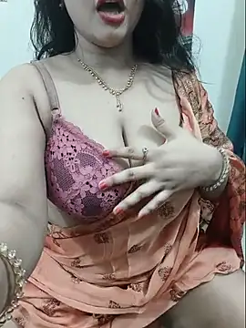 Snapshot of Beauty_Queen_Soniya chatting on 07/13/26, 06:11 Beauty Queen Soniya online show from 07/13/26, 06:11