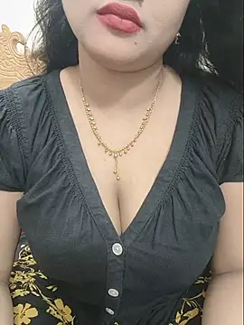 Snapshot of Beauty_Queen_Soniya chatting on 07/14/26, 02:16 Beauty Queen Soniya online show from 07/14/26, 02:16