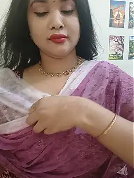 Snapshot of Beauty_Queen_Soniya chatting on 07/27/26, 04:52 Beauty Queen Soniya online show from 07/27/26, 04:52