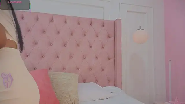 Julietaa Miller online show from 10/22/25, 11:43