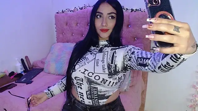 Snapshot of SeleneMore chatting on 02/16/26, 09:44 SeleneMore online show from 02/16/26, 09:44