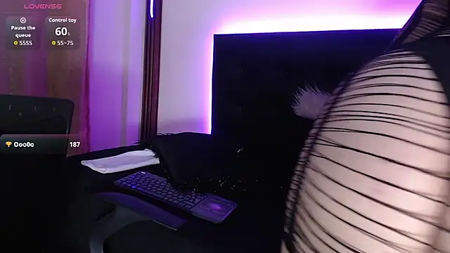 Snapshot of SeleneMore chatting on 03/10/26, 08:47 SeleneMore online show from 03/10/26, 08:47