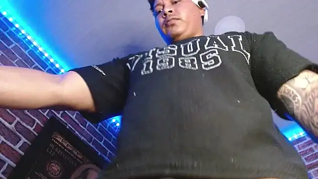 Snapshot of jordan_bigcock_ chatting on 06/11/26, 12:32 jordan bigcock online show from 06/11/26, 12:32