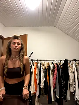 Snapshot of goddesemiiyy chatting on 10/14/25, 10:32 goddesemiiyy online show from 10/14/25, 10:32