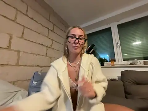 Snapshot of goddesemiiyy chatting on 02/08/26, 05:38 goddesemiiyy online show from 02/08/26, 05:38