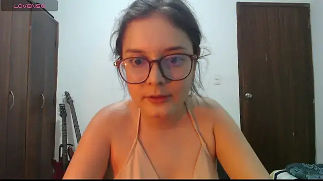CarlaLorez online show from 12/03/25, 01:02