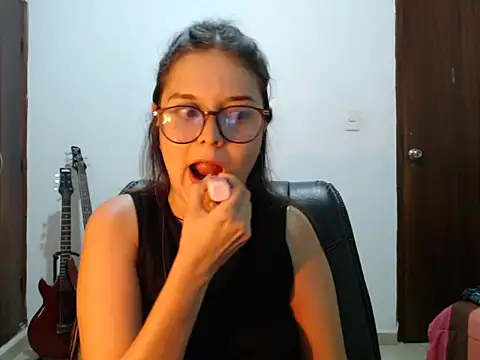 CarlaLorez online show from 05/13/26, 02:42