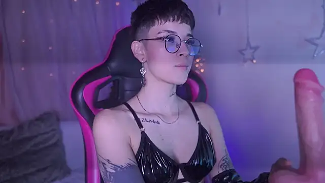 Giia Moretti  online show from 12/18/25, 07:42