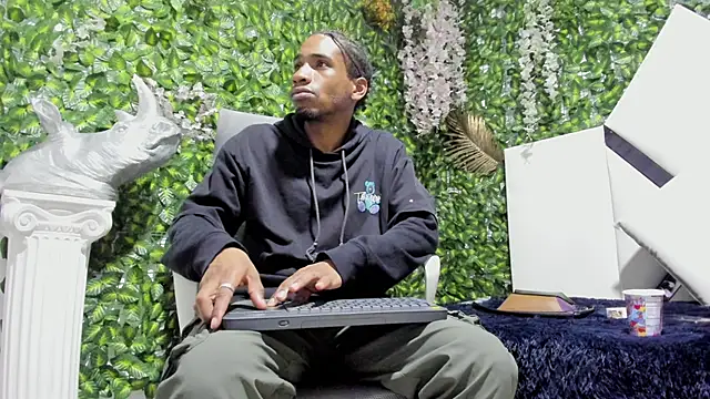 REDBRYAN EBANO online show from 11/05/25, 08:31