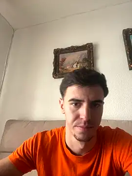 Snapshot of suarezz_ chatting on 10/12/25, 02:38 suarezz  online show from 10/12/25, 02:38