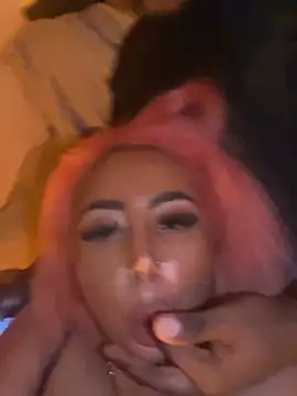 Snapshot of zara_bellexx chatting on 10/13/25, 02:22 zara bellexx online show from 10/13/25, 02:22