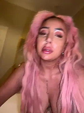 Snapshot of zara_bellexx chatting on 12/21/25, 03:35 zara bellexx online show from 12/21/25, 03:35