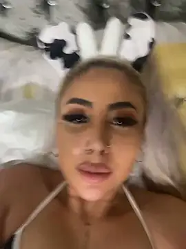 Snapshot of zara_bellexx chatting on 02/23/26, 06:33 zara bellexx online show from 02/23/26, 06:33