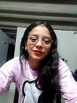 Snapshot of Eloisa_smith chatting on 10/22/25, 04:35 Eloisa smith online show from 10/22/25, 04:35