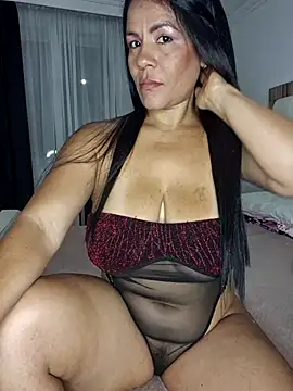 karla-bruni online show from 12/16/25, 10:09