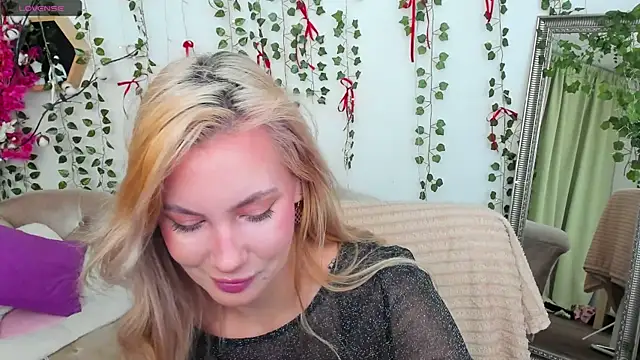 BellaClark online show from 05/01/26, 08:24