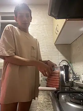 SiaraRealist online show from 11/04/25, 08:08