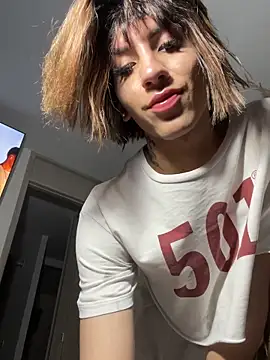 Snapshot of SiaraRealist chatting on 03/11/26, 01:55 SiaraRealist online show from 03/11/26, 01:55