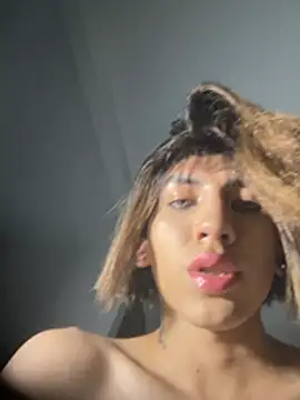 Snapshot of SiaraRealist chatting on 03/15/26, 12:16 SiaraRealist online show from 03/15/26, 12:16