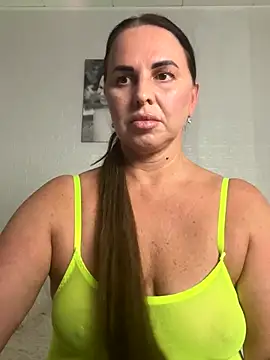 Snapshot of MIRAA_LUV chatting on 10/22/25, 08:08 MIRAA LUV online show from 10/22/25, 08:08