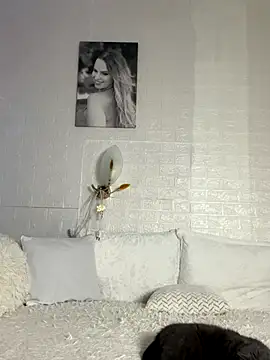 Snapshot of MIRAA_LUV chatting on 10/31/25, 03:46 MIRAA LUV online show from 10/31/25, 03:46