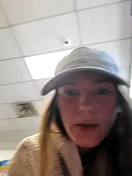 Snapshot of Cassaroll333 chatting on 11/03/25, 03:35 Cassaroll333 online show from 11/03/25, 03:35