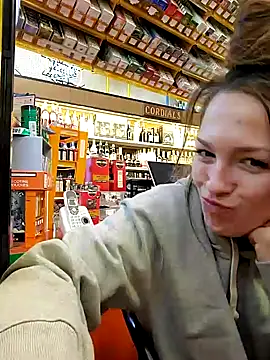 Snapshot of Cassaroll333 chatting on 02/01/26, 04:49 Cassaroll333 online show from 02/01/26, 04:49