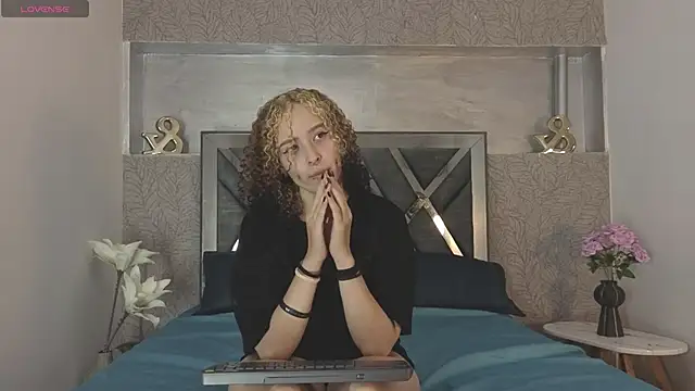 Snapshot of benny_wilson chatting on 12/21/25, 04:30 benny wilson online show from 12/21/25, 04:30