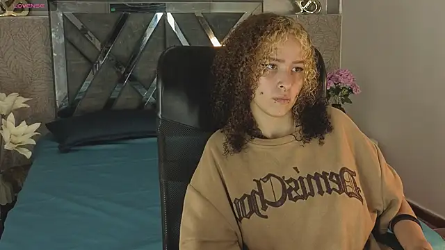 Snapshot of benny_wilson chatting on 12/22/25, 04:20 benny wilson online show from 12/22/25, 04:20