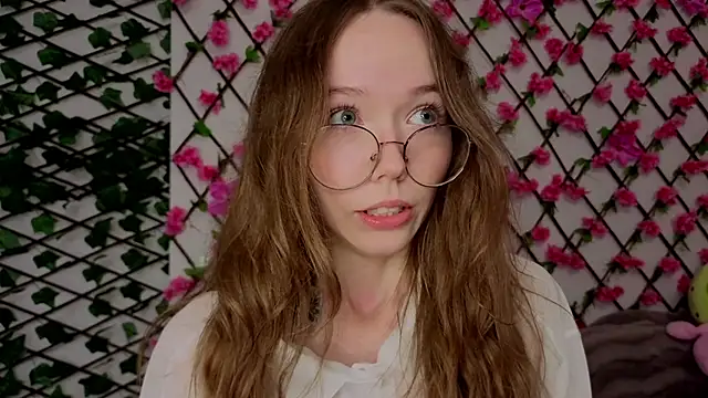 Petite Polly online show from 10/16/25, 08:10