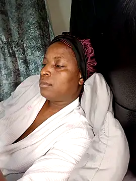 Snapshot of Linae1234 chatting on 11/21/25, 01:48 Linae1234 online show from 11/21/25, 01:48