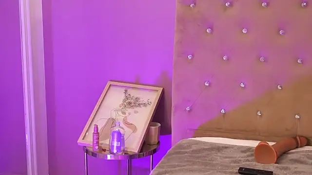 Snapshot of ClaraPasssion chatting on 11/18/25, 08:57 ClaraPasssion online show from 11/18/25, 08:57