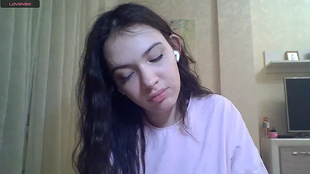 CeyaLier online show from 06/19/26, 06:45