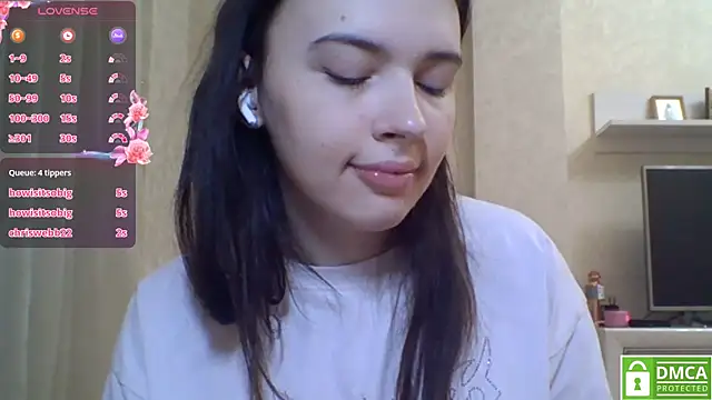Snapshot of CeyaLier chatting on 07/17/26, 10:47 CeyaLier online show from 07/17/26, 10:47