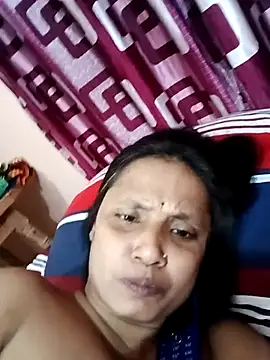 Snapshot of Megla879 chatting on 11/06/25, 01:45 Megla879 online show from 11/06/25, 01:45