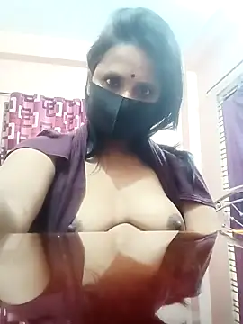 Snapshot of Megla879 chatting on 11/10/25, 04:33 Megla879 online show from 11/10/25, 04:33