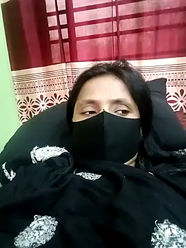 Snapshot of Megla879 chatting on 11/24/25, 12:43 Megla879 online show from 11/24/25, 12:43