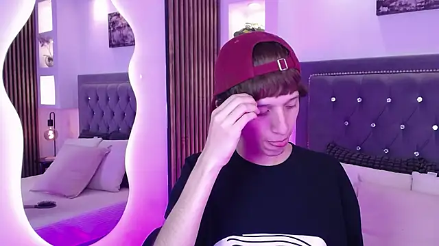 Emo Boy  online show from 05/05/26, 08:39