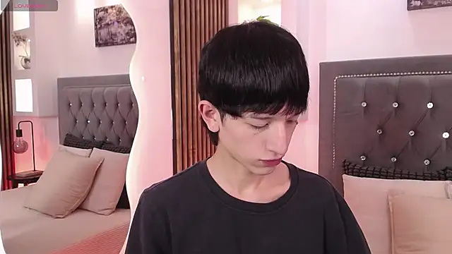 Emo Boy  online show from 06/05/26, 08:14