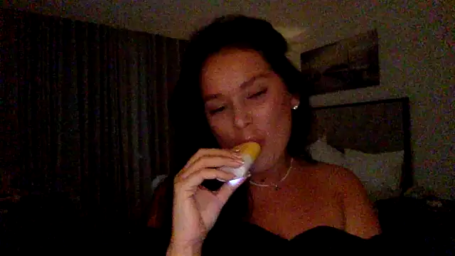 Snapshot of Fayronna chatting on 02/10/26, 03:49 Fayronna online show from 02/10/26, 03:49