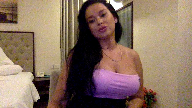 Snapshot of Fayronna chatting on 02/13/26, 06:26 Fayronna online show from 02/13/26, 06:26