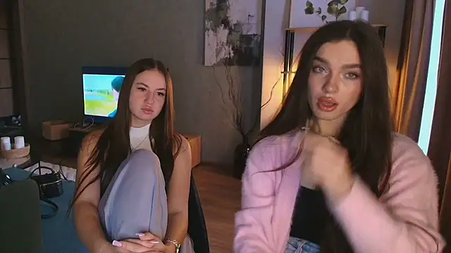 MayaGlow online show from 11/23/25, 05:40