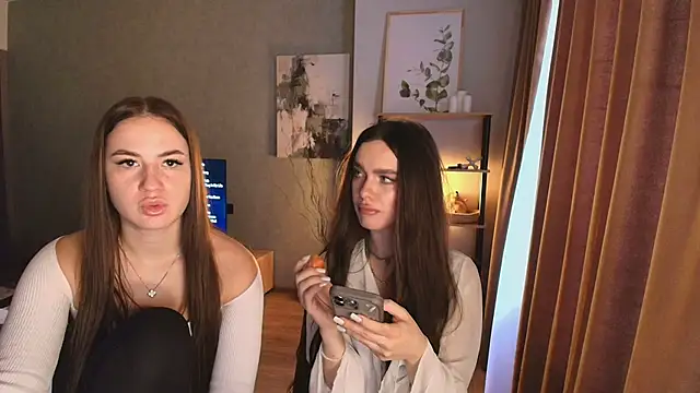 MayaGlow online show from 12/01/25, 05:34