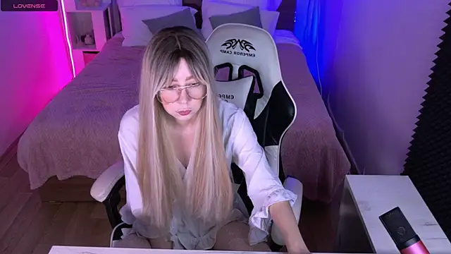 sofiisun online show from 10/17/25, 04:15