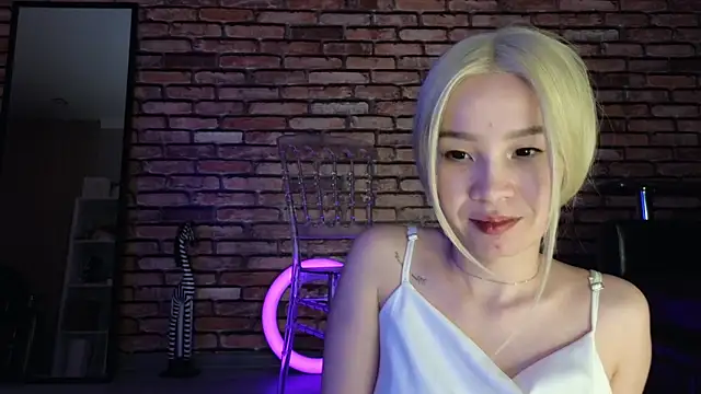 saya li1 online show from 10/27/25, 08:35