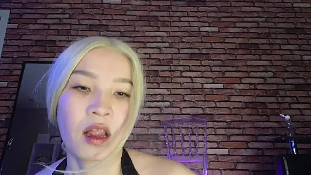 saya li1 online show from 11/01/25, 10:12