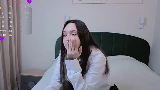 Snapshot of SylviaHamilton chatting on 11/05/25, 06:19 SylviaHamilton online show from 11/05/25, 06:19