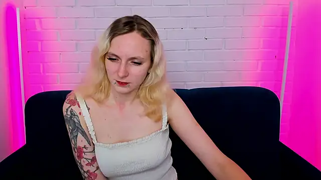 LikiLips online show from 11/07/25, 01:16