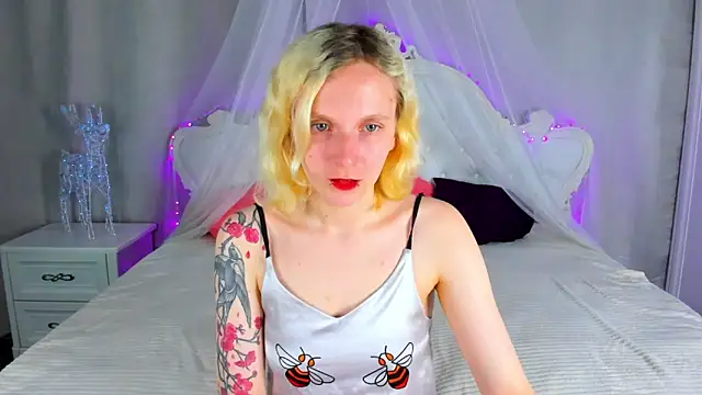 LikiLips online show from 05/27/26, 01:13