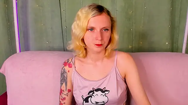 LikiLips online show from 06/19/26, 01:10